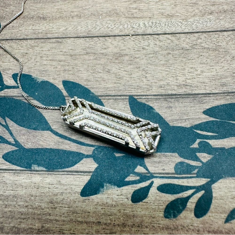 Silver Crystal Lariat Aroma Therapy Necklace 24 In‎ B3